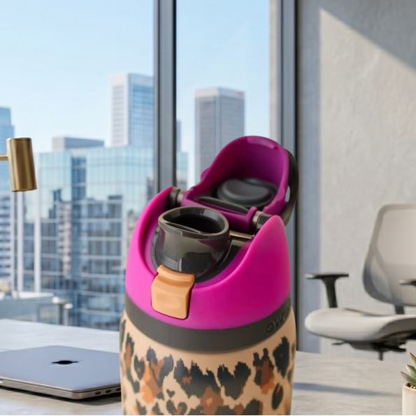 Owala FreeSip 32 oz Insulated Stainless Steel Water Bottle - Wild At Heart (Urban Outfitters Exclusive)